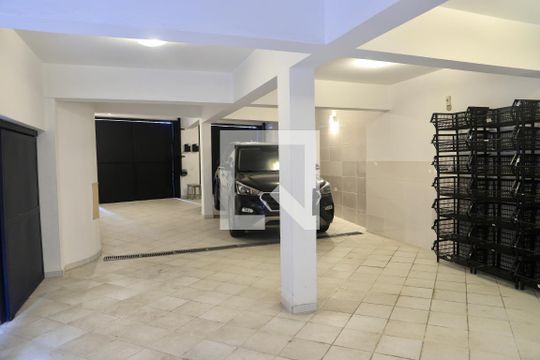 Garagem de casa à venda com 5 quartos, 520m² em Mirandópolis, São Paulo