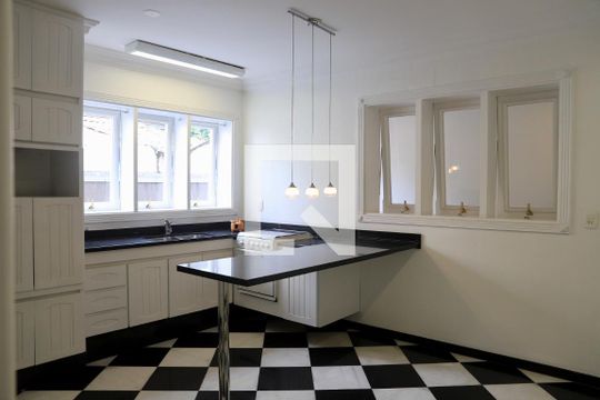 Cozinha de casa à venda com 5 quartos, 520m² em Mirandópolis, São Paulo