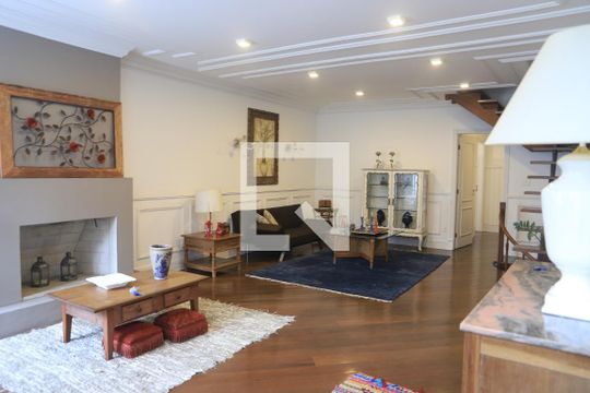 Casa à venda com 5 quartos, 520m² em Mirandópolis, São Paulo
