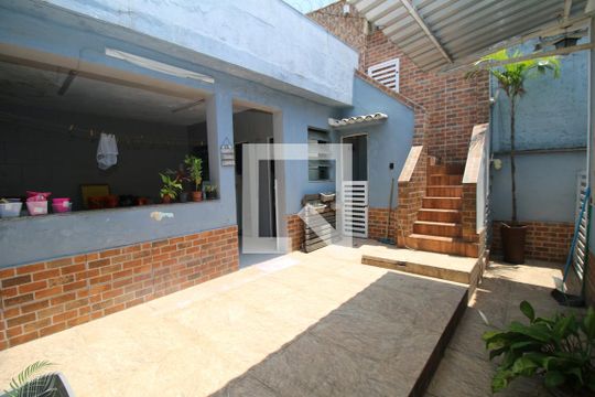 Quintal -  Fundos de casa à venda com 3 quartos, 300m² em Brás de Pina, Rio de Janeiro