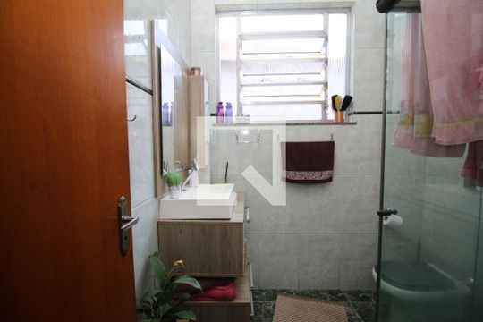 Banheiro 1 de casa à venda com 3 quartos, 300m² em Brás de Pina, Rio de Janeiro