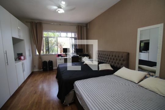 Quarto 1 de casa à venda com 3 quartos, 300m² em Brás de Pina, Rio de Janeiro