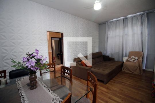 Sala de casa à venda com 3 quartos, 300m² em Brás de Pina, Rio de Janeiro
