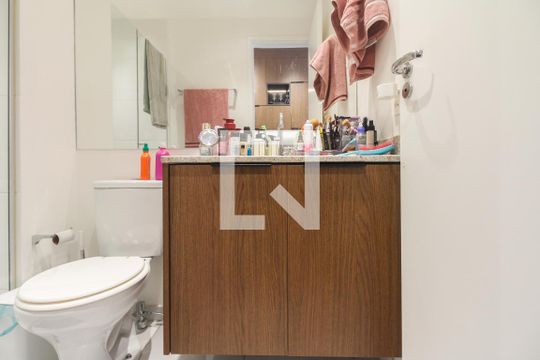 Banheiro de kitnet/studio para alugar com 1 quarto, 24m² em Tatuapé, São Paulo
