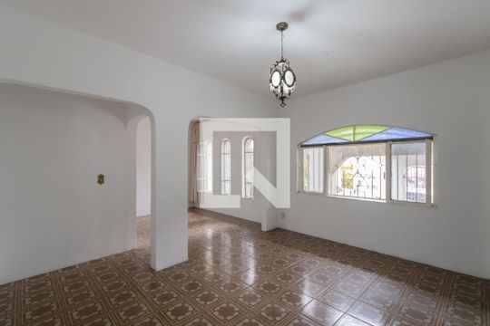 Casa à venda com 4 quartos, 250m² em Vila Tijuco, Guarulhos