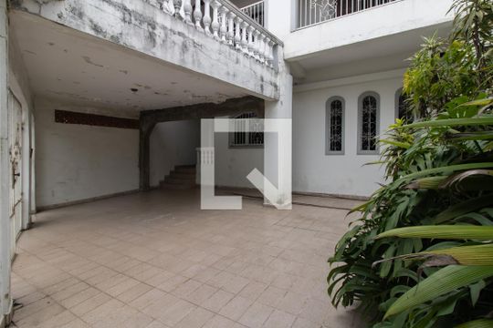 Garagem de casa à venda com 4 quartos, 250m² em Vila Tijuco, Guarulhos