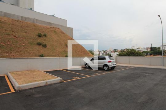 Garagem de apartamento à venda com 2 quartos, 52m² em Jardim Guanabara, Belo Horizonte