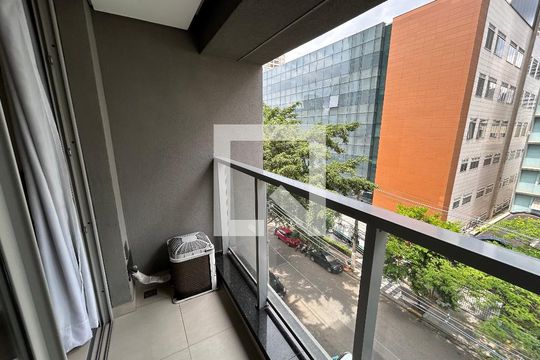 Varanda de kitnet/studio para alugar com 1 quarto, 24m² em Pompeia, São Paulo