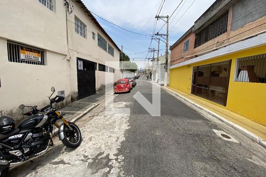 Vista da Rua de casa à venda com 2 quartos, 100m² em Vila Nova Carolina, São Paulo