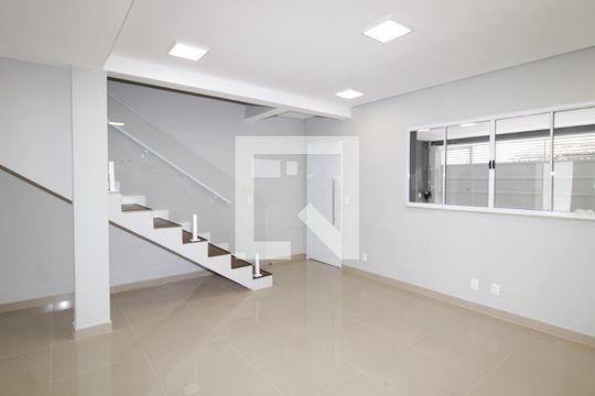 Sala de casa à venda com 3 quartos, 101m² em Vila Gustavo, São Paulo