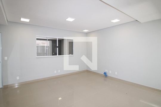 Sala de casa à venda com 3 quartos, 101m² em Vila Gustavo, São Paulo