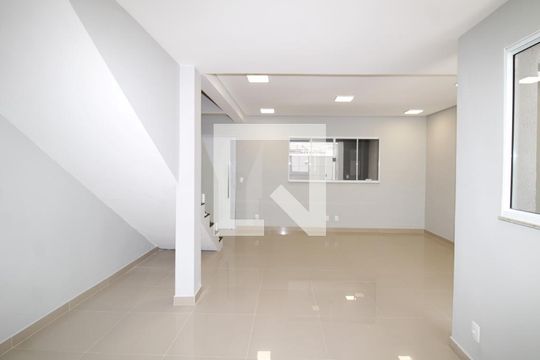 Sala de casa à venda com 3 quartos, 101m² em Vila Gustavo, São Paulo