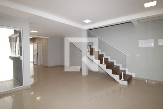 Sala de casa à venda com 3 quartos, 101m² em Vila Gustavo, São Paulo