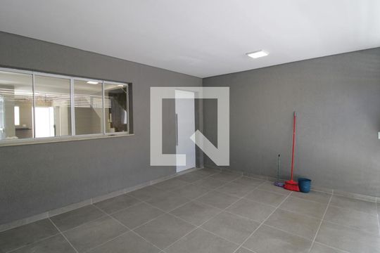 Garagem de casa à venda com 3 quartos, 101m² em Vila Gustavo, São Paulo