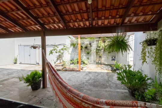 Vista da sala de casa à venda com 2 quartos, 203m² em São Geraldo, Belo Horizonte
