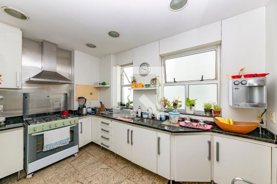 Cozinha de apartamento à venda com 3 quartos, 176m² em Belvedere, Belo Horizonte