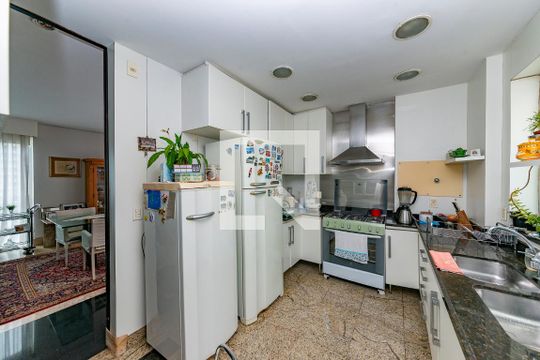 Cozinha de apartamento à venda com 3 quartos, 176m² em Belvedere, Belo Horizonte