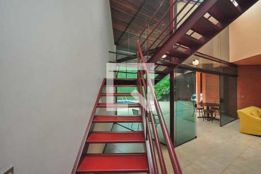 Escada de casa à venda com 4 quartos, 400m² em Morumbi, São Paulo