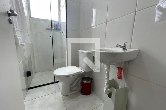 Banheiro Social de apartamento para alugar com 2 quartos, 42m² em Jardim do Lago, São Paulo