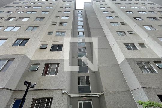 Fachada do bloco de apartamento para alugar com 2 quartos, 42m² em Jardim do Lago, São Paulo