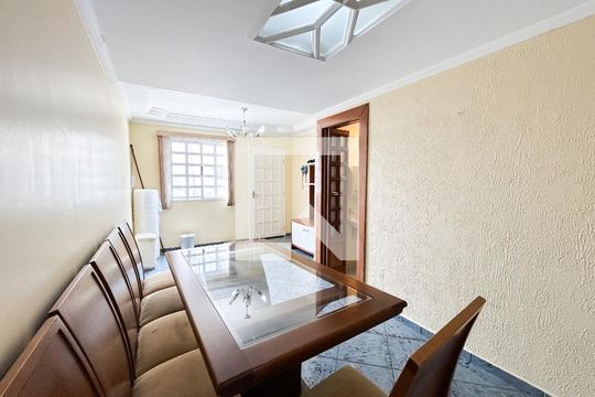 Sala de casa de condomínio à venda com 3 quartos, 150m² em Vila Campo Grande, São Paulo