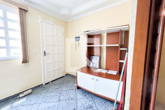 Sala de casa de condomínio à venda com 3 quartos, 150m² em Vila Campo Grande, São Paulo