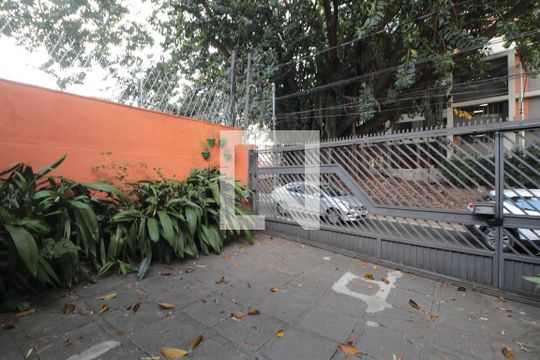 Garagem de casa para alugar com 1 quarto, 135m² em Santo Amaro, São Paulo