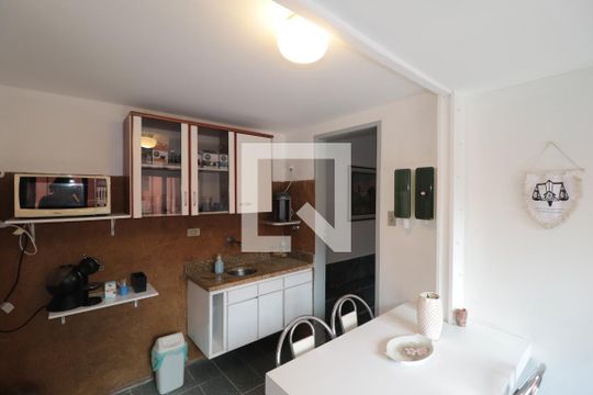 Cozinha de casa para alugar com 1 quarto, 135m² em Santo Amaro, São Paulo