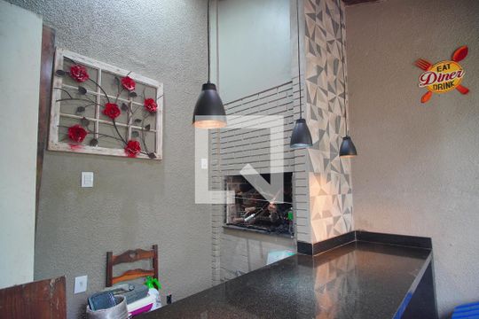 Churrasqueira de casa à venda com 3 quartos, 260m² em Petrópolis, Porto Alegre
