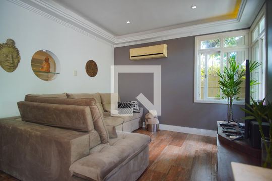 Casa à venda com 3 quartos, 260m² em Petrópolis, Porto Alegre