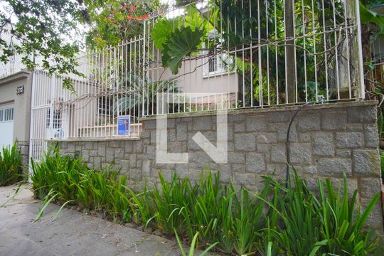 Fachada com Placa de casa à venda com 3 quartos, 260m² em Petrópolis, Porto Alegre