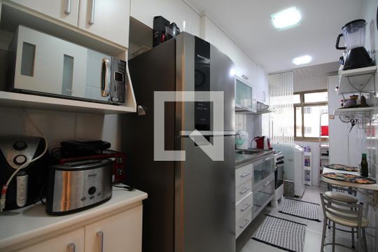 Cozinha de apartamento para alugar com 2 quartos, 70m² em Barra Olímpica, Rio de Janeiro
