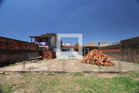 Área externa de casa à venda com 2 quartos, 80m² em Rio Branco, Canoas