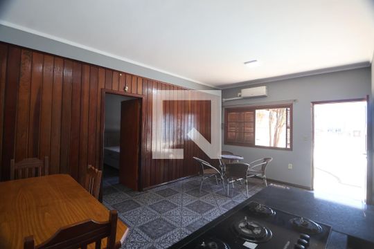 Sala de casa à venda com 2 quartos, 80m² em Rio Branco, Canoas