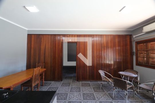 Sala de casa à venda com 2 quartos, 80m² em Rio Branco, Canoas
