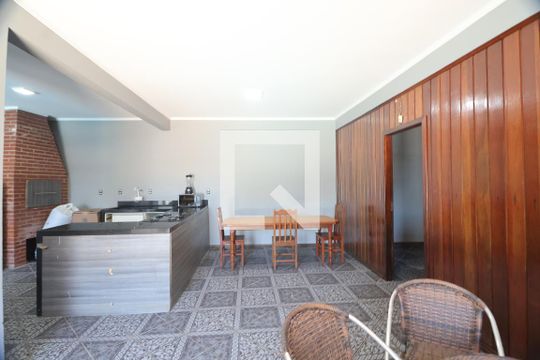 Sala de casa à venda com 2 quartos, 80m² em Rio Branco, Canoas