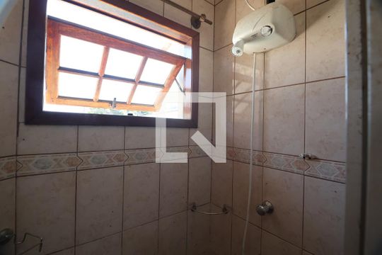 Banheiro de casa à venda com 2 quartos, 80m² em Rio Branco, Canoas