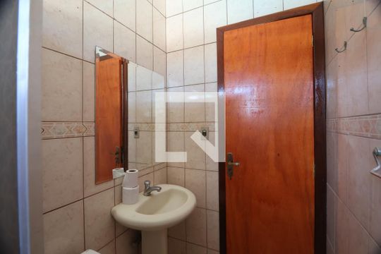 Banheiro de casa à venda com 2 quartos, 80m² em Rio Branco, Canoas