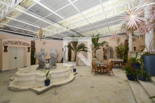 Quintal de casa à venda com 4 quartos, 1100m² em Jardim Teresa, São Paulo