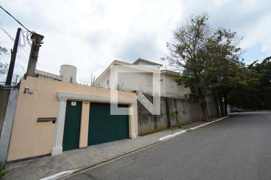 Fachada de casa à venda com 4 quartos, 1100m² em Jardim Teresa, São Paulo