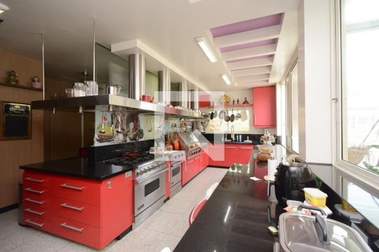 Cozinha de casa à venda com 4 quartos, 1100m² em Jardim Teresa, São Paulo