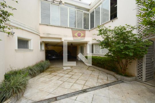 Garagem de casa à venda com 4 quartos, 1100m² em Jardim Teresa, São Paulo