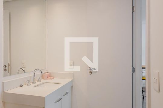 Banheiro de apartamento para alugar com 1 quarto, 41m² em Pinheiros, São Paulo