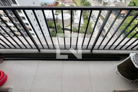 Sacada de kitnet/studio para alugar com 1 quarto, 27m² em Pinheiros, São Paulo
