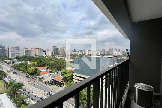 Sacada de kitnet/studio para alugar com 1 quarto, 27m² em Pinheiros, São Paulo