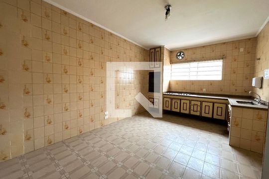 Cozinha de casa para alugar com 3 quartos, 150m² em Vila Guarani (zona Sul), São Paulo