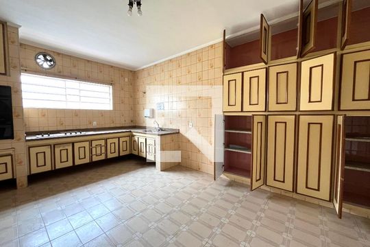 Cozinha de casa para alugar com 3 quartos, 150m² em Vila Guarani (zona Sul), São Paulo