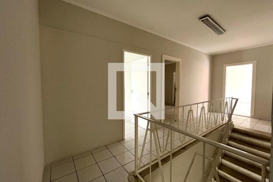 Corredor de casa para alugar com 3 quartos, 150m² em Vila Guarani (zona Sul), São Paulo