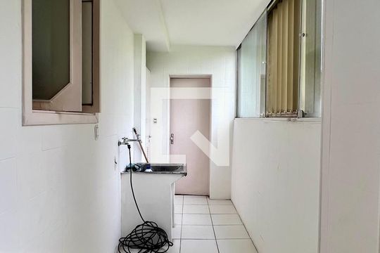 Área de Serviço de apartamento para alugar com 2 quartos, 118m² em Alto de Pinheiros, São Paulo