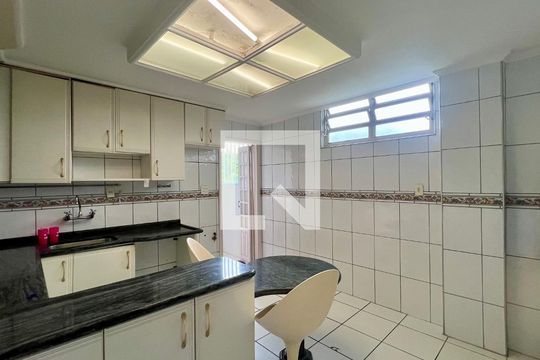 Cozinha de apartamento para alugar com 2 quartos, 118m² em Alto de Pinheiros, São Paulo